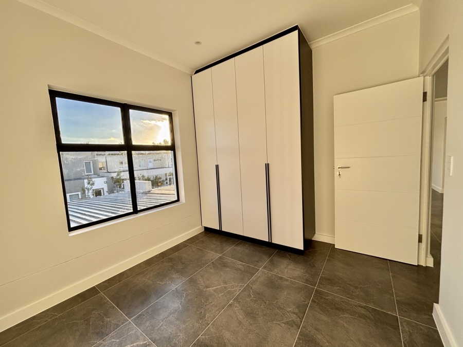 To Let 4 Bedroom Property for Rent in Sandown Western Cape